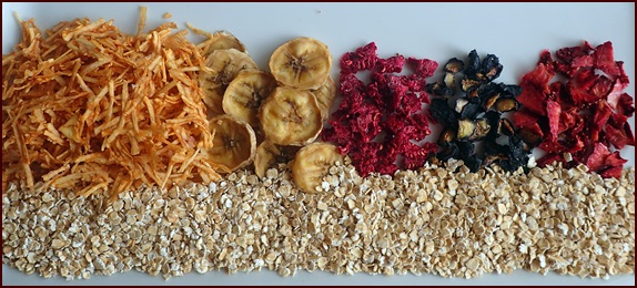 https://www.backpackingchef.com/images/dehydrated-fruit-berries-oats.jpg
